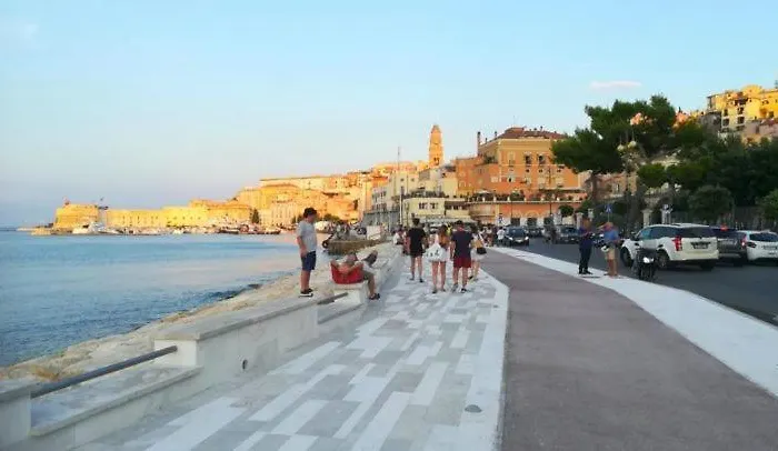 Appartement A Due Passi Dal Mare - Serapo
